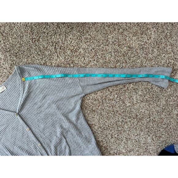 Altar'd State Shirt, size Medium, Gray Thermal - Picture 3 of 7